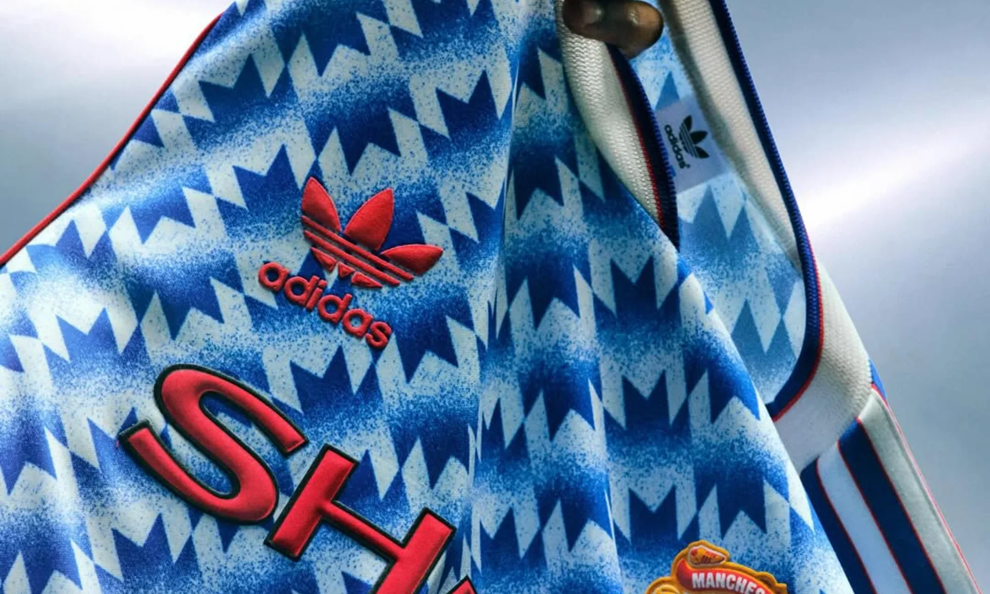 El Manchester United recupera su mítica camiseta de los copos de nieve