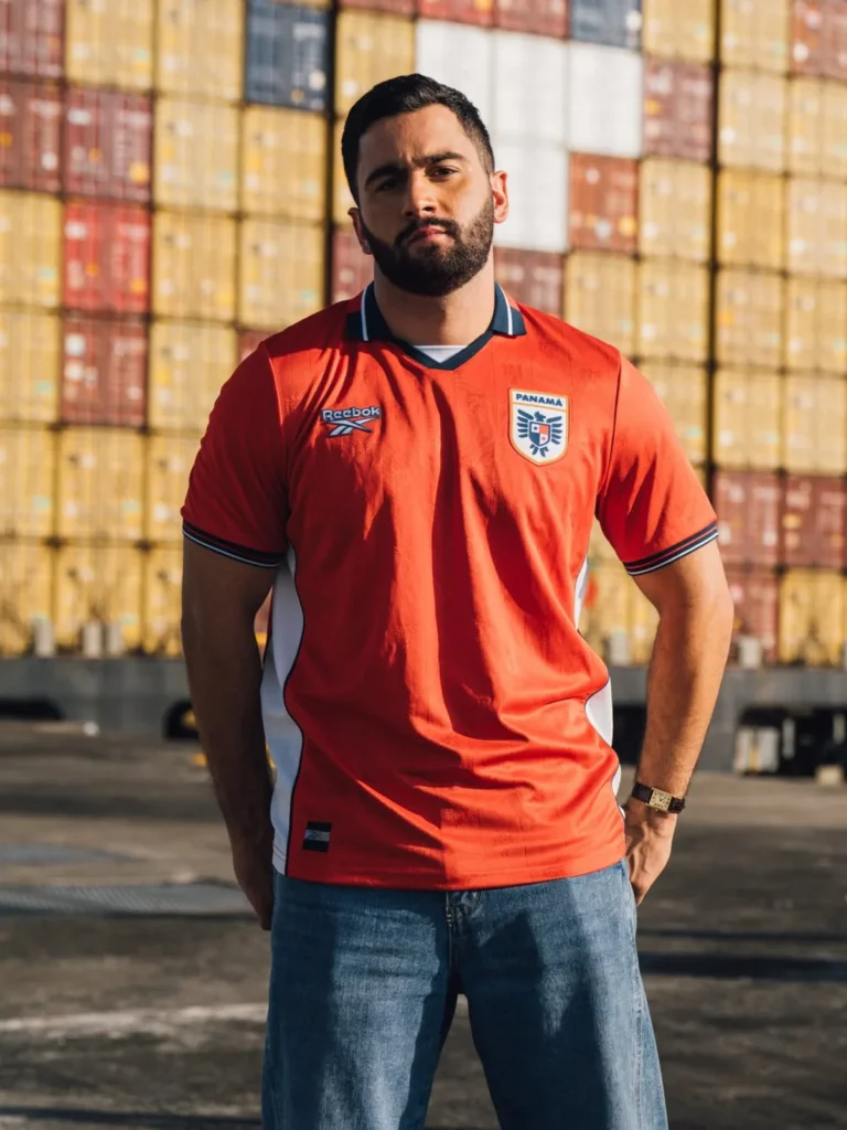 El águila harpía vuela en las tres camisetas de Panamá para el Mundial 2026