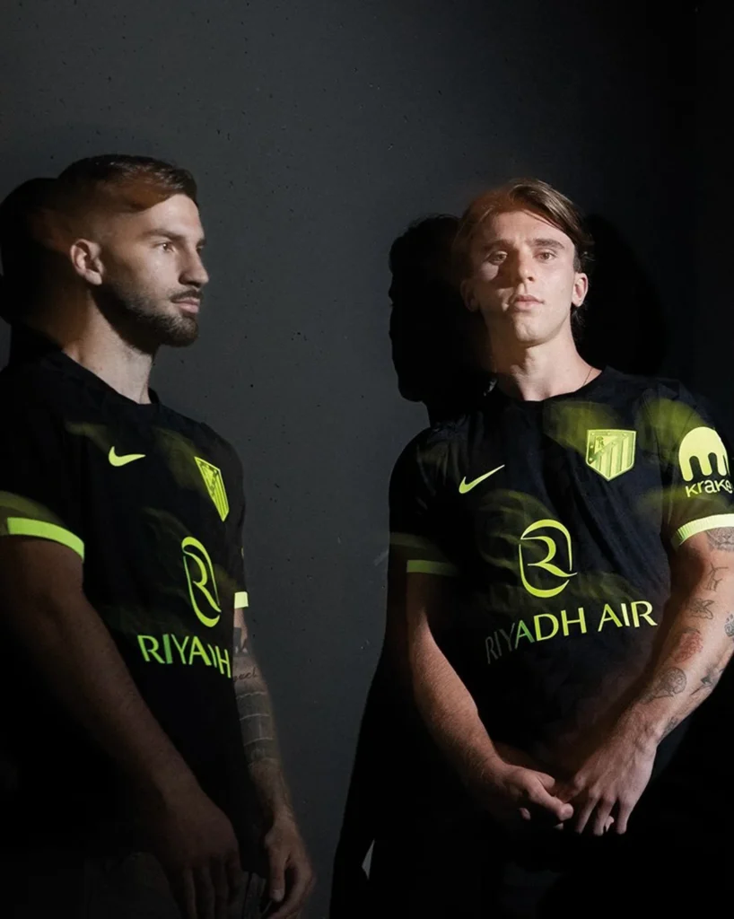 La camiseta suplente del Atlético de Madrid 2026-2027 se inspira en la noche madrileña