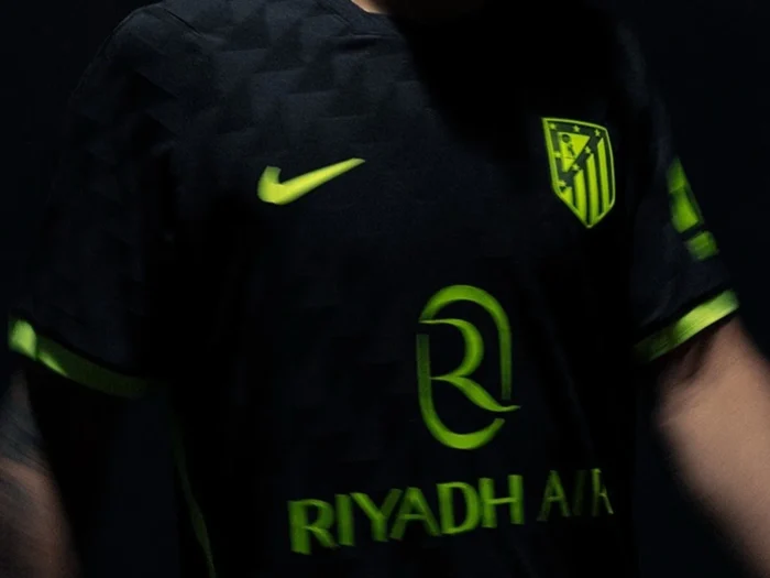 La camiseta suplente del Atlético de Madrid 2026-2027 se inspira en la noche madrileña