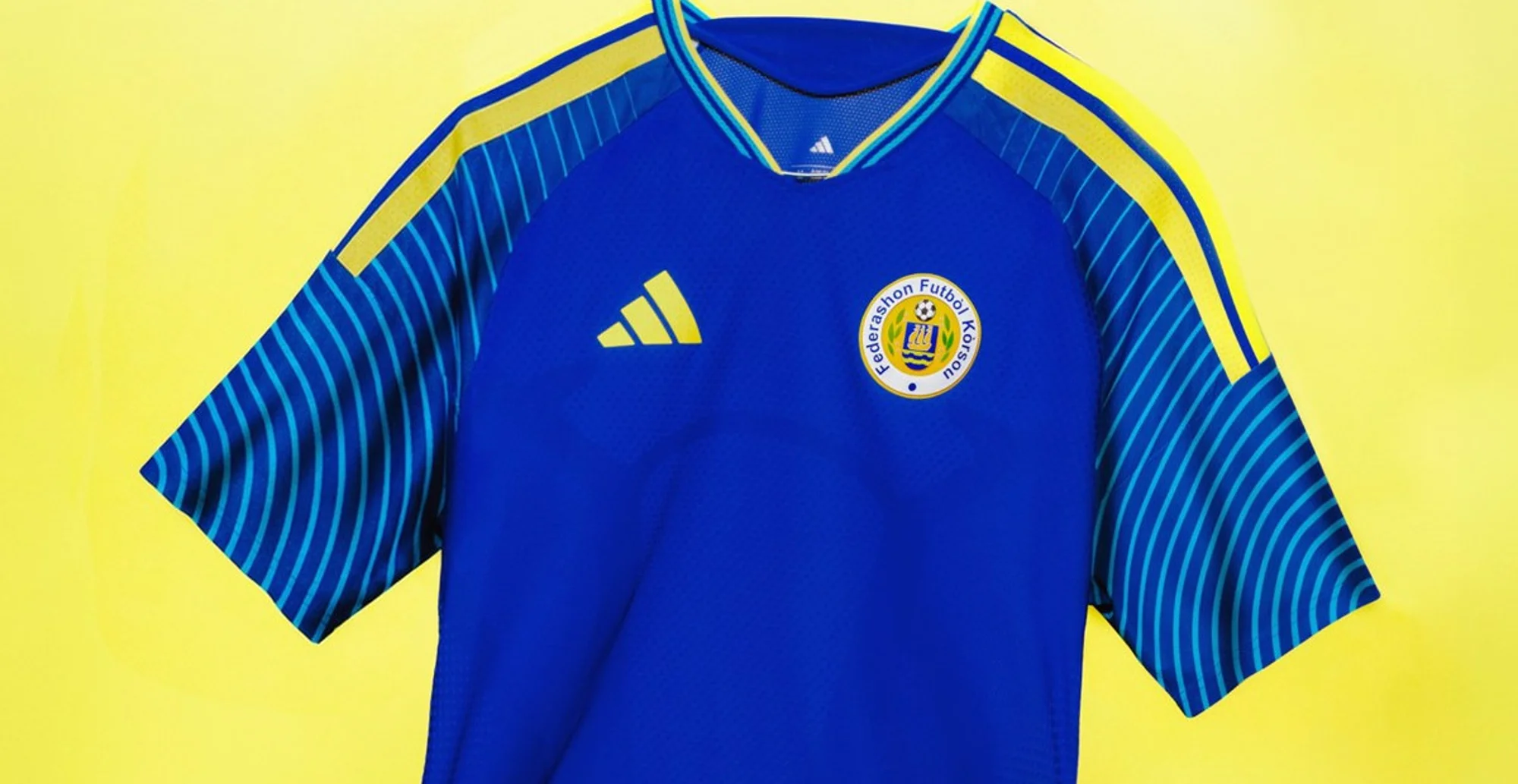 Curazao presenta sus camisetas para el Mundial 2026 con olas y fachadas de Willemstad