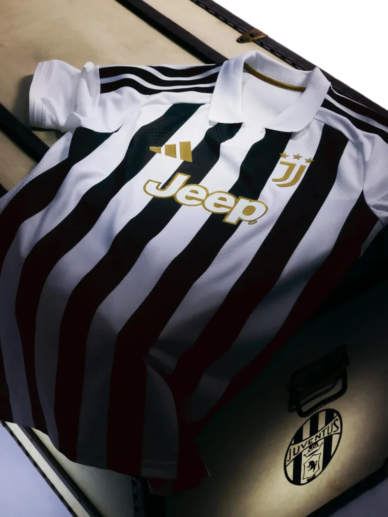 La Juventus celebra su primera Copa de la UEFA en la camiseta local 2026-2027