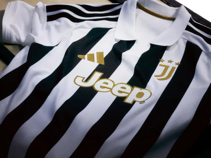 La Juventus celebra su primera Copa de la UEFA en la camiseta local 2026-2027