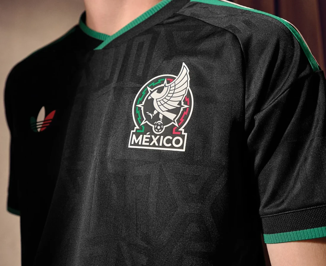 México estrena una tercera camiseta negra con el patrón MX tejido