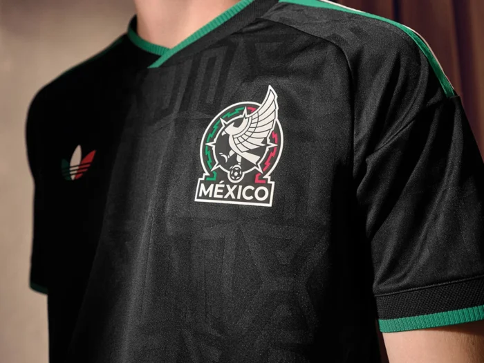 México estrena una tercera camiseta negra con el patrón MX tejido