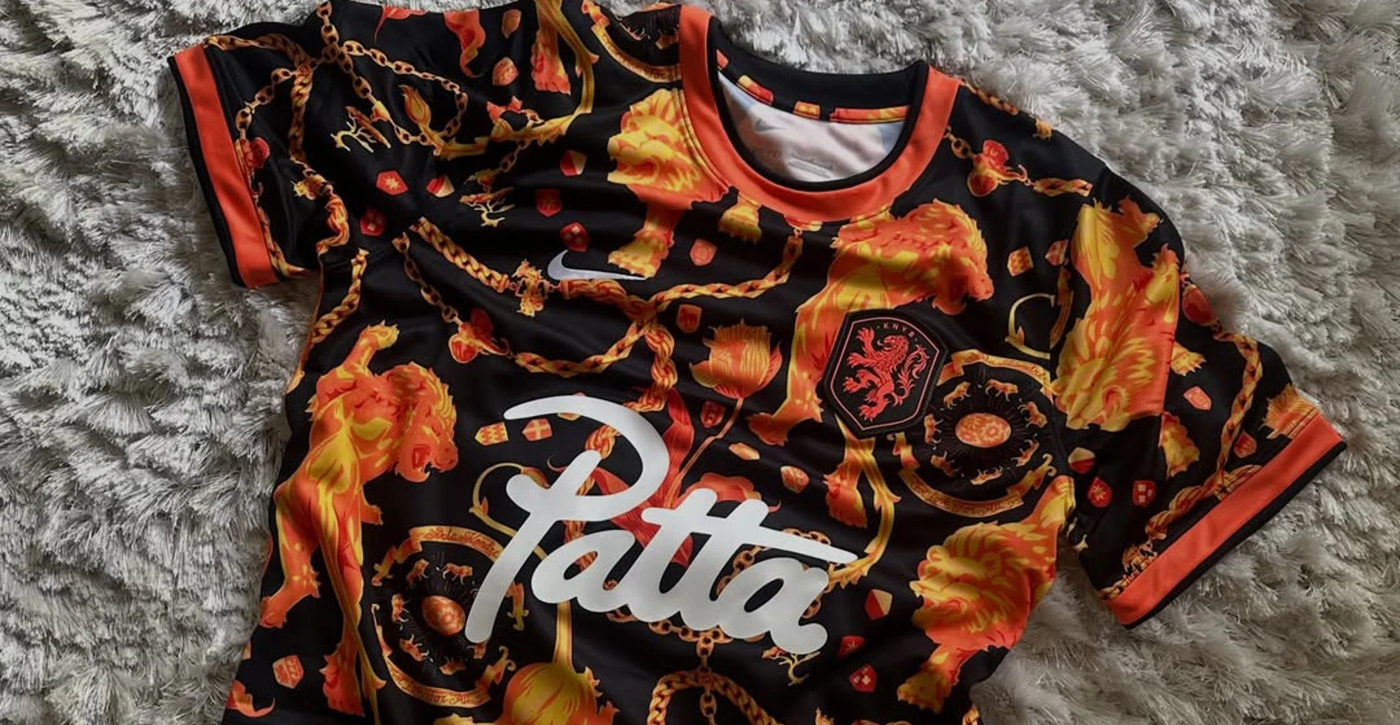 Patta firma la camiseta de calentamiento de Países Bajos para 2026-2027