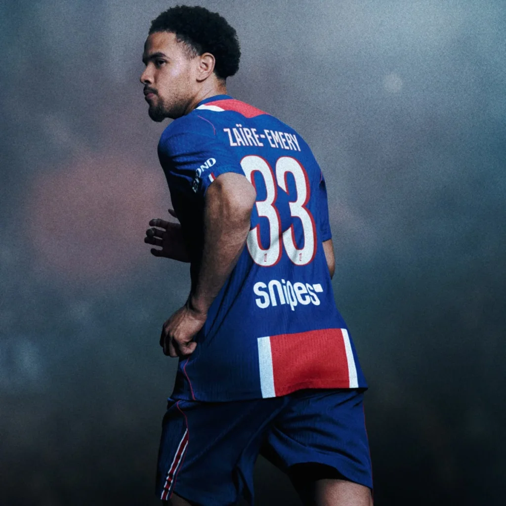 El Paris Saint-Germain vuelve al diseño Hechter en su camiseta local 2026-2027