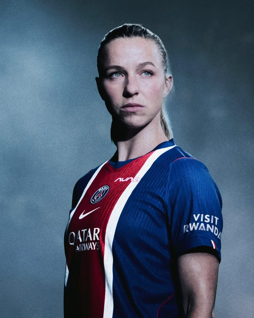 El Paris Saint-Germain vuelve al diseño Hechter en su camiseta local 2026-2027