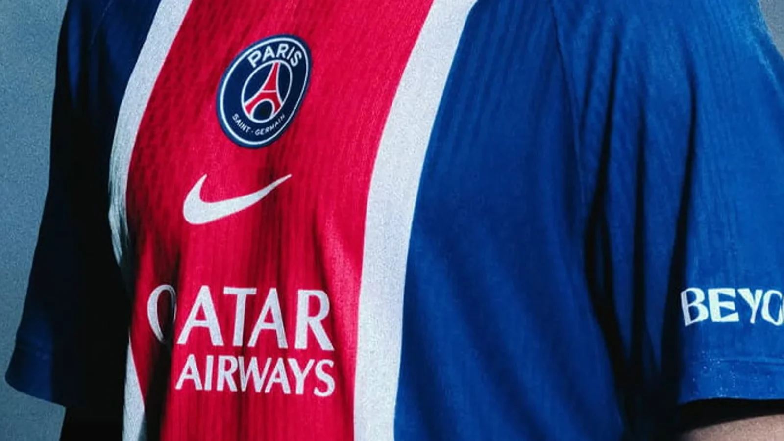 El Paris Saint-Germain vuelve al diseño Hechter en su camiseta local 2026-2027
