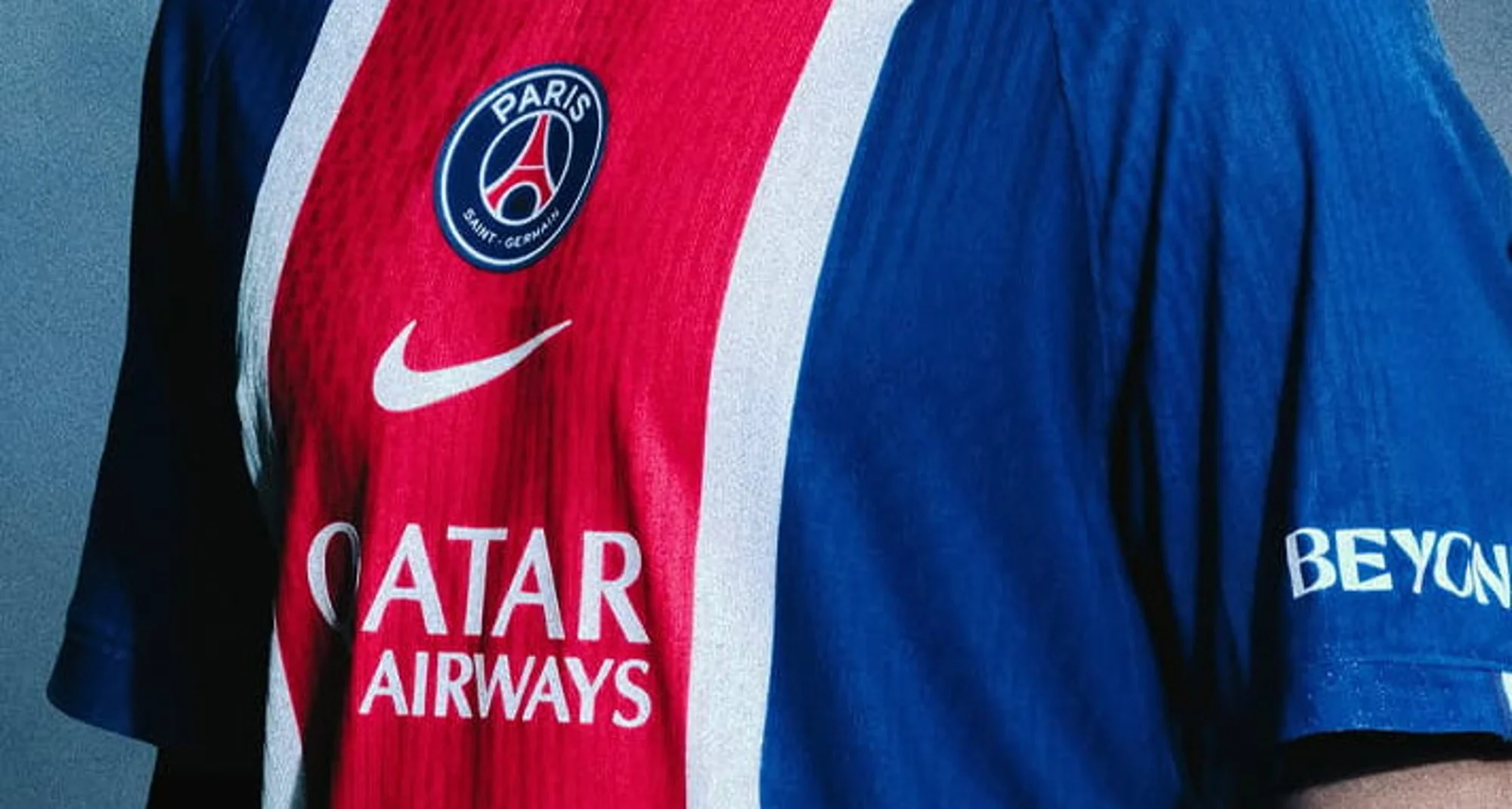 El Paris Saint-Germain vuelve al diseño Hechter en su camiseta local 2026-2027