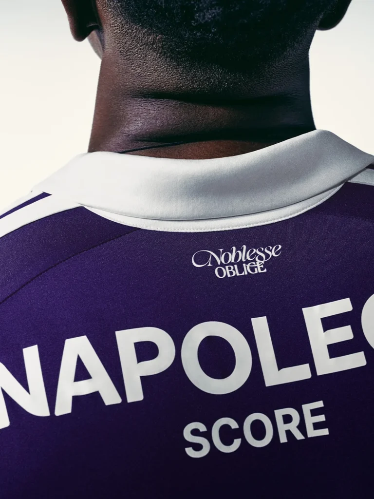 El Anderlecht vuelve a vestir de adidas medio siglo después con una camiseta ochentera