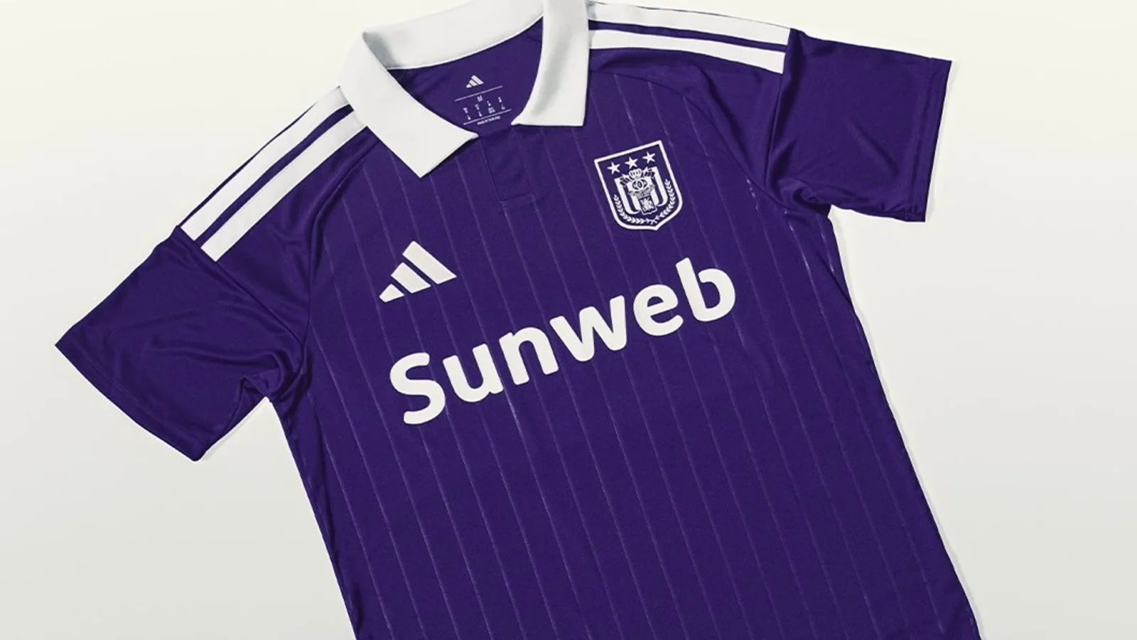 El Anderlecht vuelve a vestir de adidas medio siglo después con una camiseta ochentera
