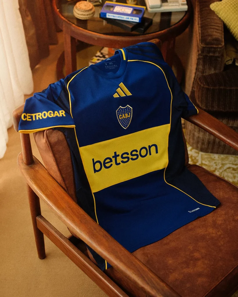 Boca Juniors estrena camiseta por los 25 años de la Libertadores 2001