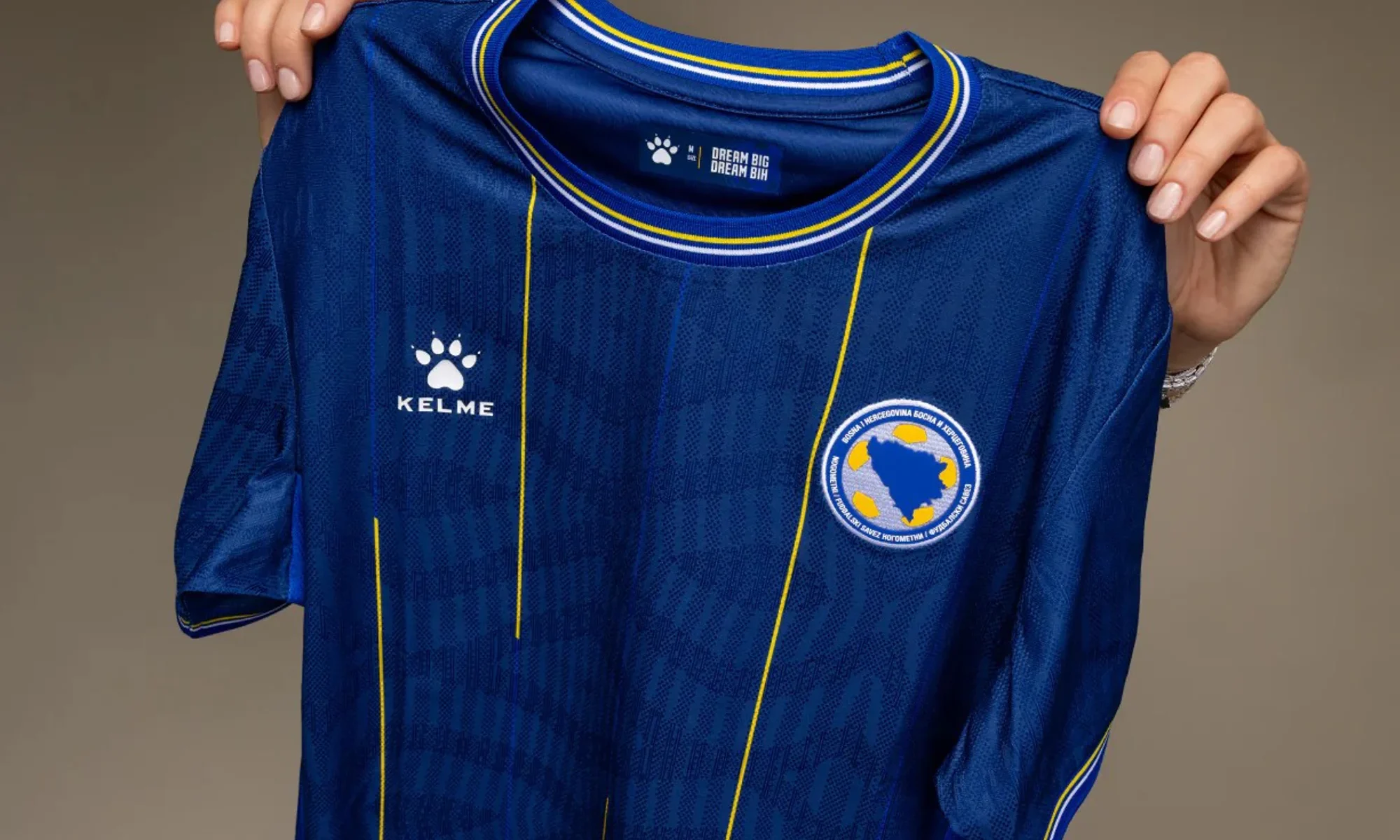 Bosnia y Herzegovina desvela las camisetas con las que jugará el Mundial 2026
