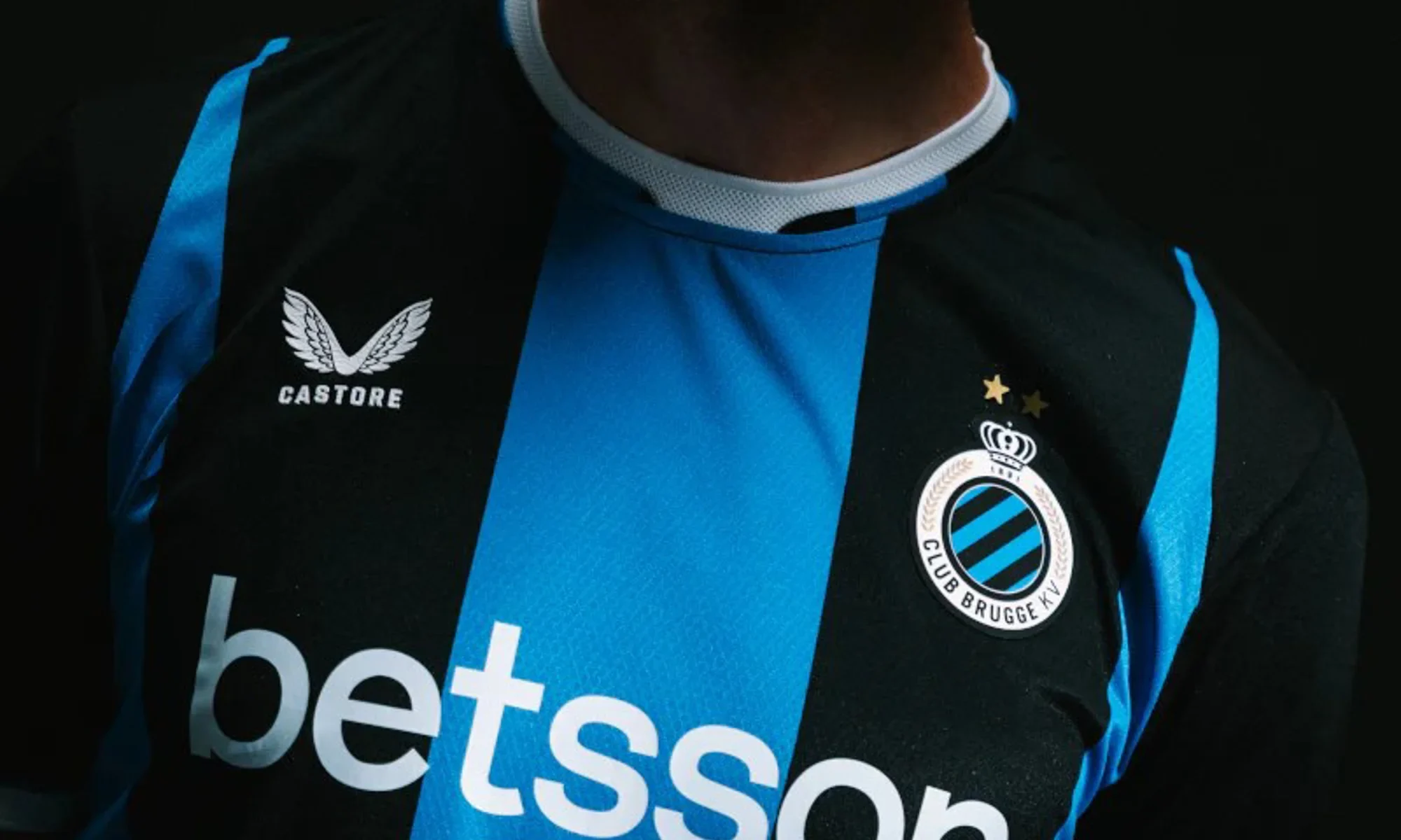 El Club Brujas estrena camiseta local con dos estrellas sobre el escudo