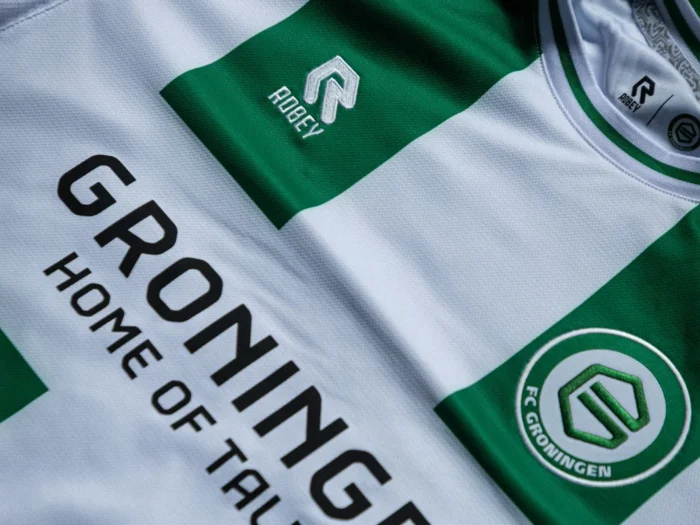 El FC Groningen rinde homenaje a su G y al morado en sus camisetas 2026-2027