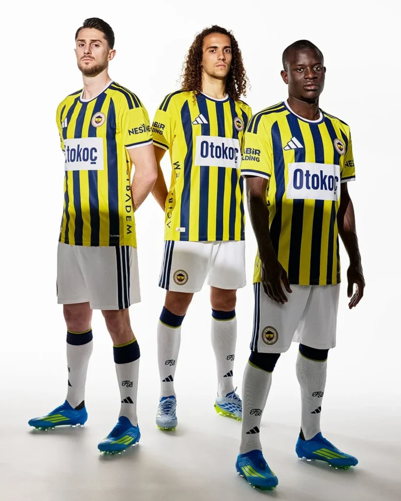 El Fenerbahçe celebra sus 120 años con tres camisetas cargadas de historia