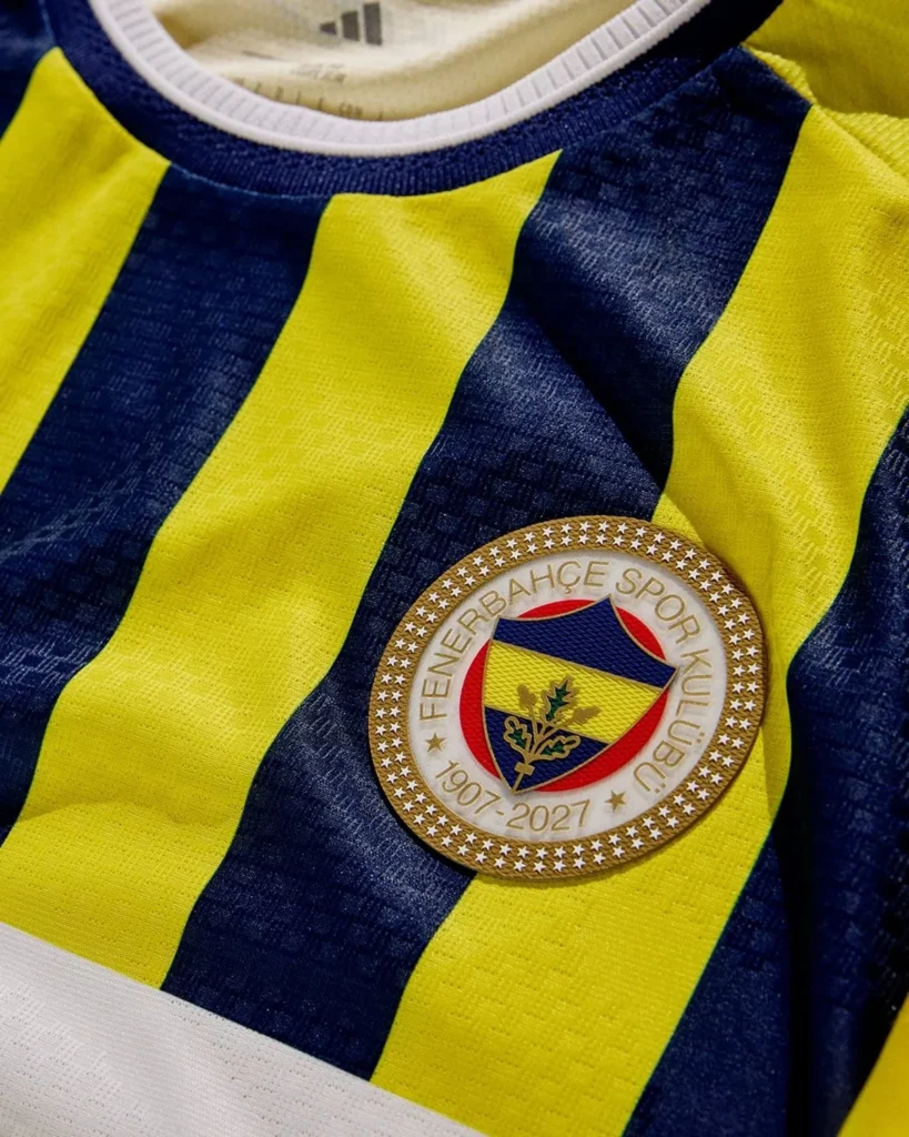 El Fenerbahçe celebra sus 120 años con tres camisetas cargadas de historia