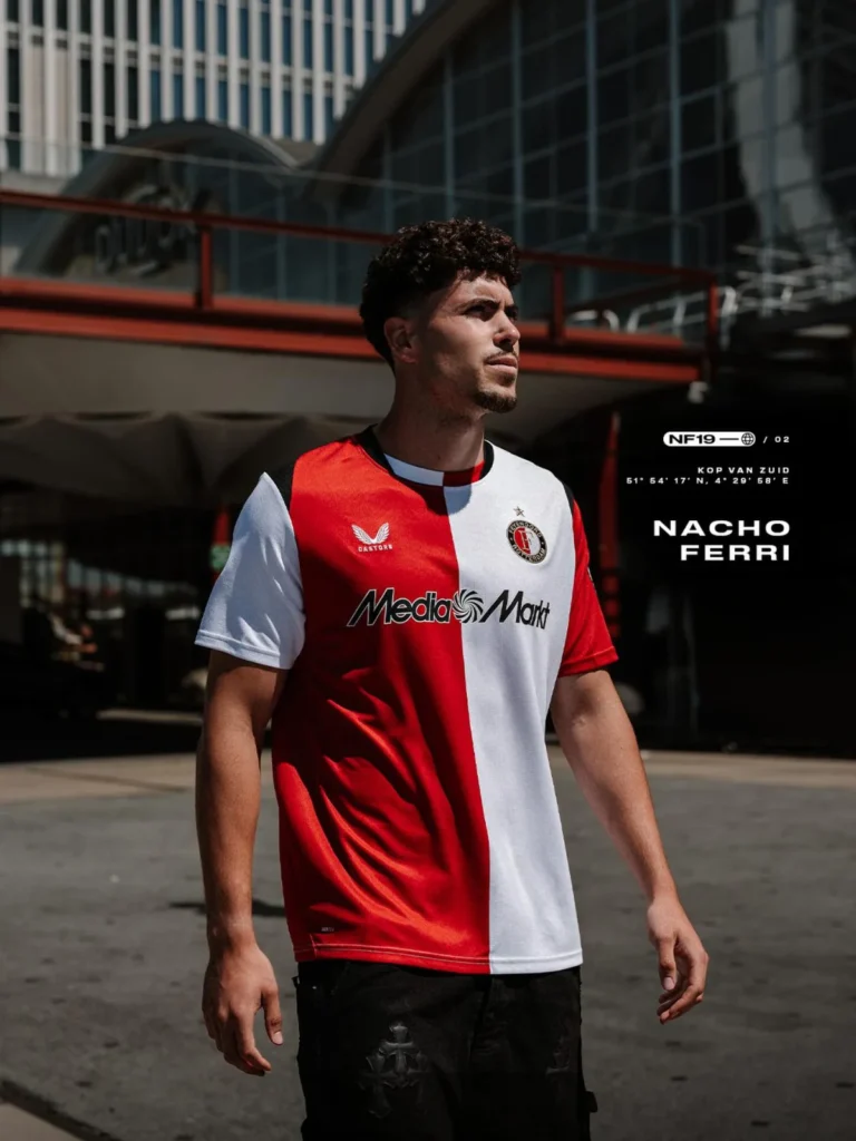 El Feyenoord recupera los años setenta en su camiseta local 2026-2027