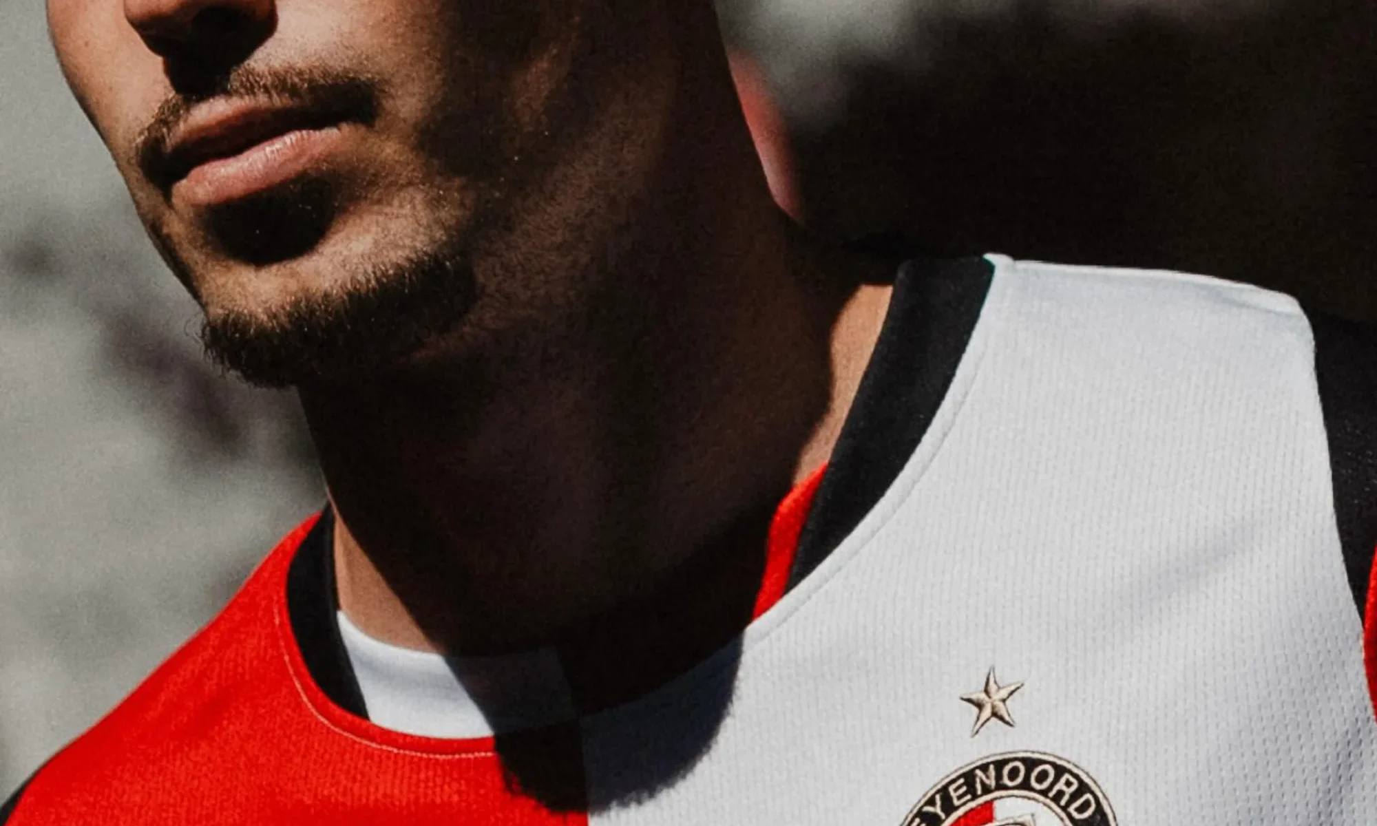El Feyenoord recupera los años setenta en su camiseta local 2026-2027