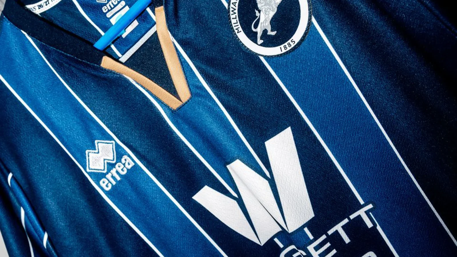 El Millwall recuerda su ascenso de 2017 en la nueva camiseta local