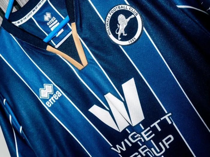 El Millwall recuerda su ascenso de 2017 en la nueva camiseta local