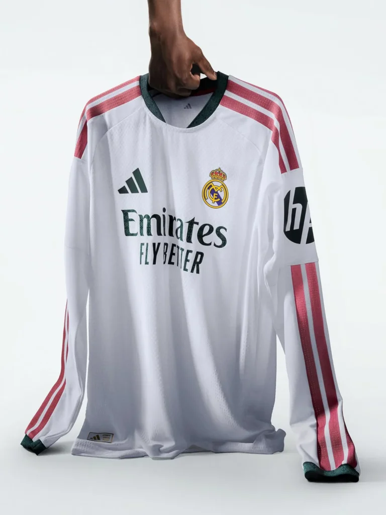 La primera camiseta del Real Madrid 2026-2027 se inspira en la corona del escudo