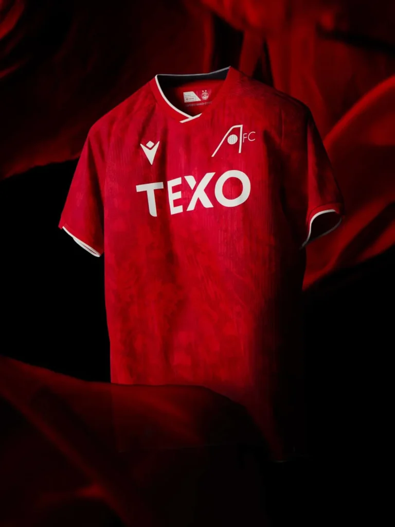 Leopardos y una biblioteca de cristal: así son las camisetas Macron del Aberdeen 2026-2027
