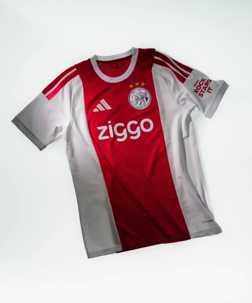 El Ajax recupera un diseño atemporal en su camiseta local 2026-2027