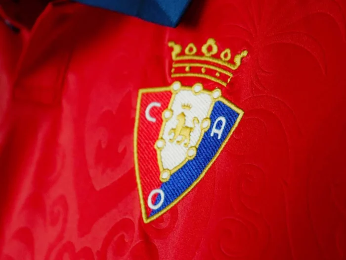 Las camisetas del CA Osasuna 2026-2027 se inspiran en la Plaza del Castillo de Pamplona