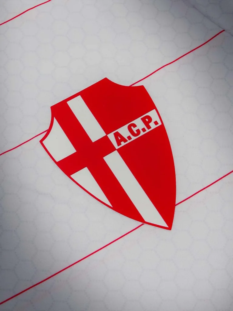 Las camisetas del Padova 2026-2027 unen la historia del club y el Caballo de Madera de Padua