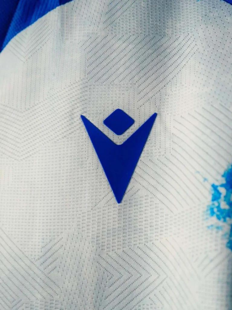 El Atlántico inspira la primera camiseta del CD Tenerife 2026-2027 de Macron