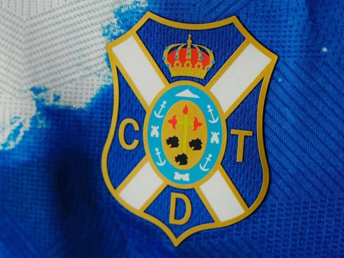 El Atlántico inspira la primera camiseta del CD Tenerife 2026-2027 de Macron