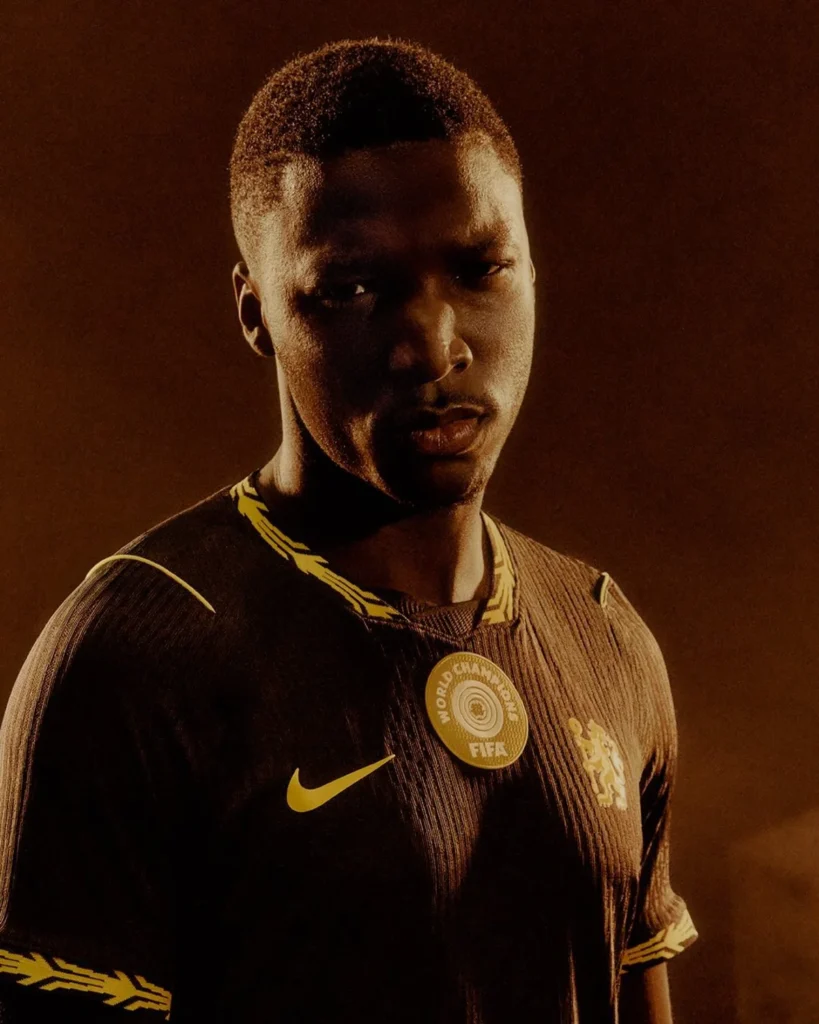 «Unleash The Lion»: el Chelsea viste de negro y oro en su camiseta visitante 2026-2027