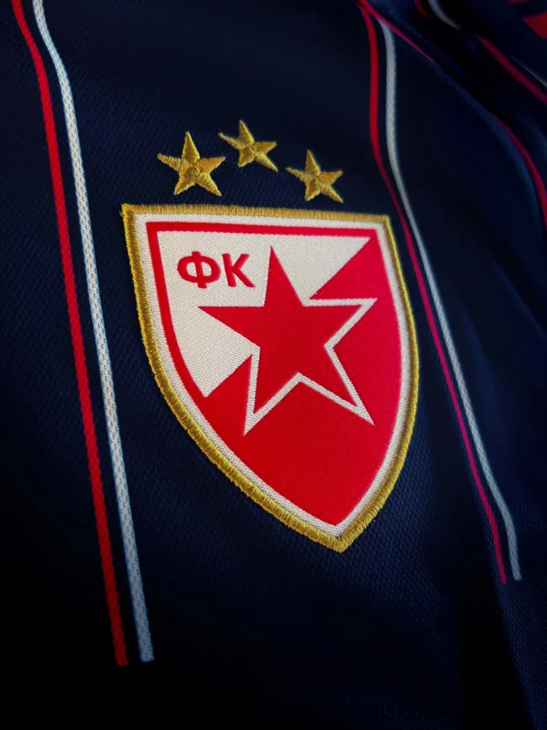Las camisetas del Estrella Roja 2026-2027 rinden homenaje a Belgrado y a su rica historia