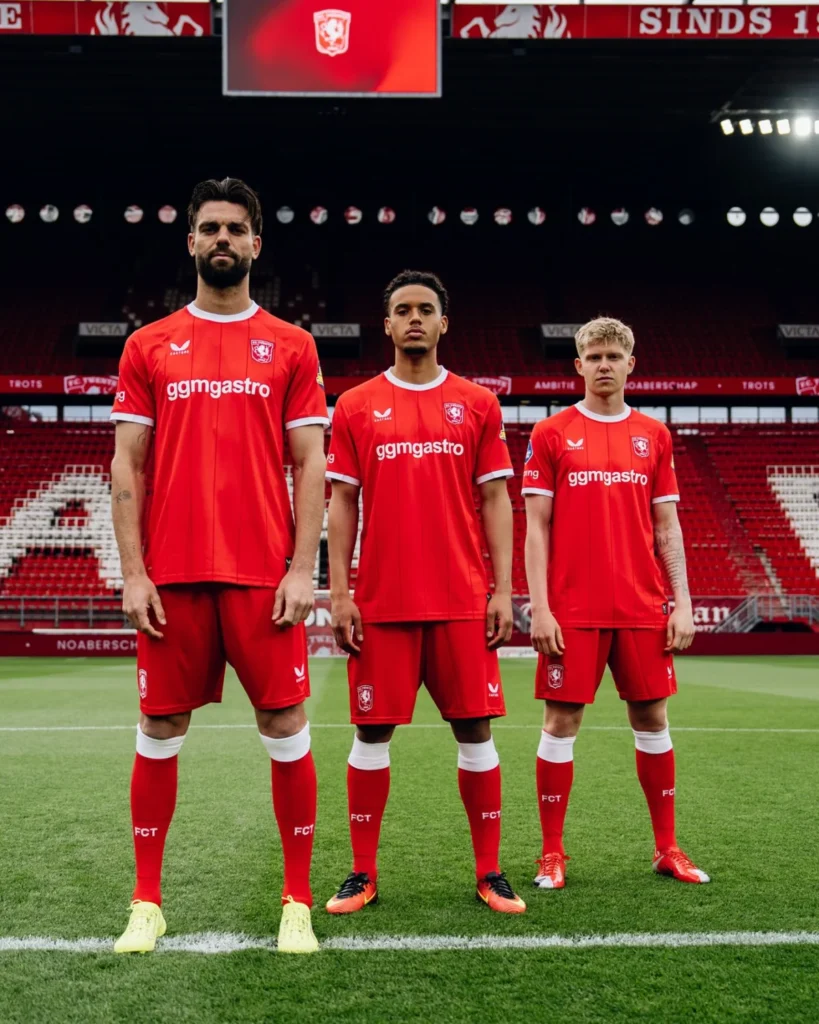 Las camisetas del FC Twente 2026-2027 homenajean al campeón de 2010, a la afición viajera y a Het Diekman