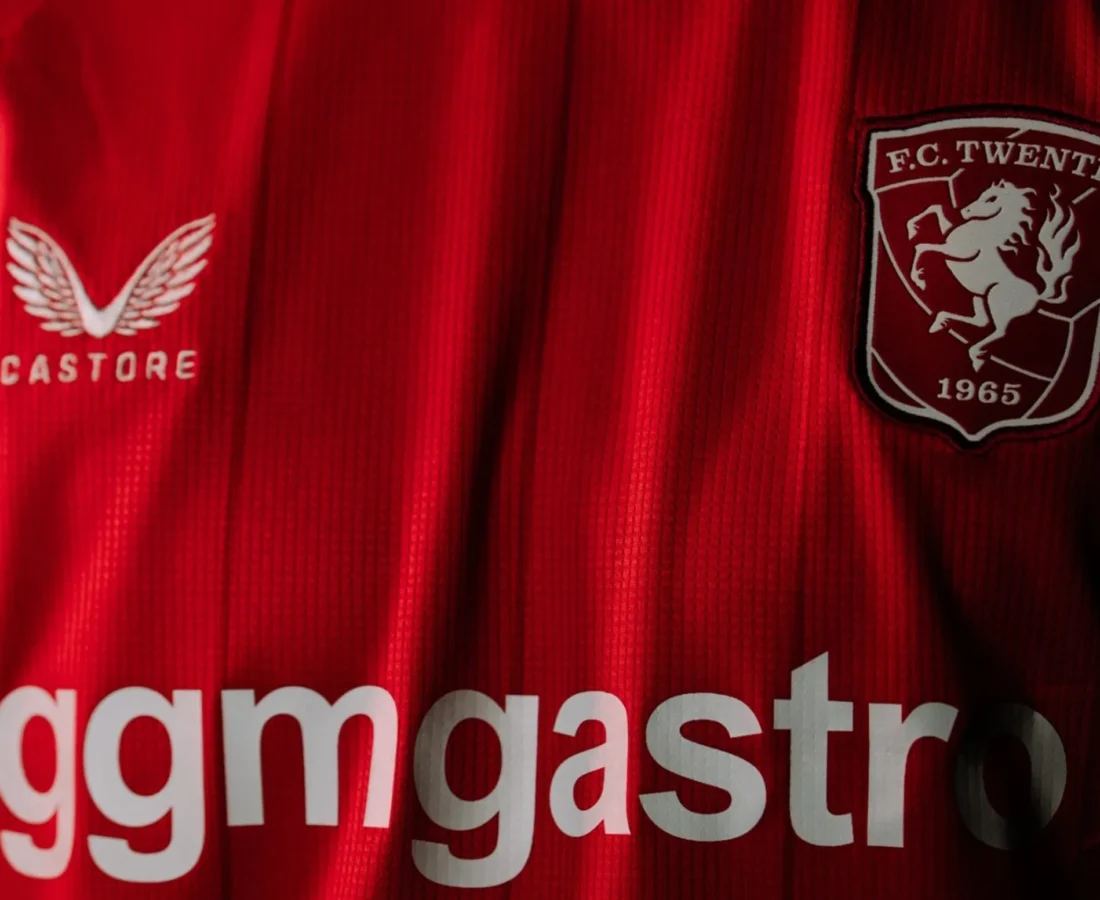 Las camisetas del FC Twente 2026-2027 homenajean al campeón de 2010, a la afición viajera y a Het Diekman