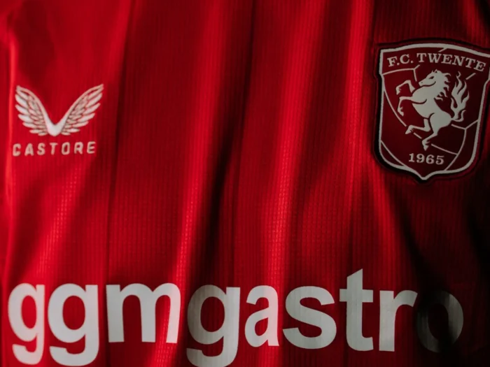 Las camisetas del FC Twente 2026-2027 homenajean al campeón de 2010, a la afición viajera y a Het Diekman