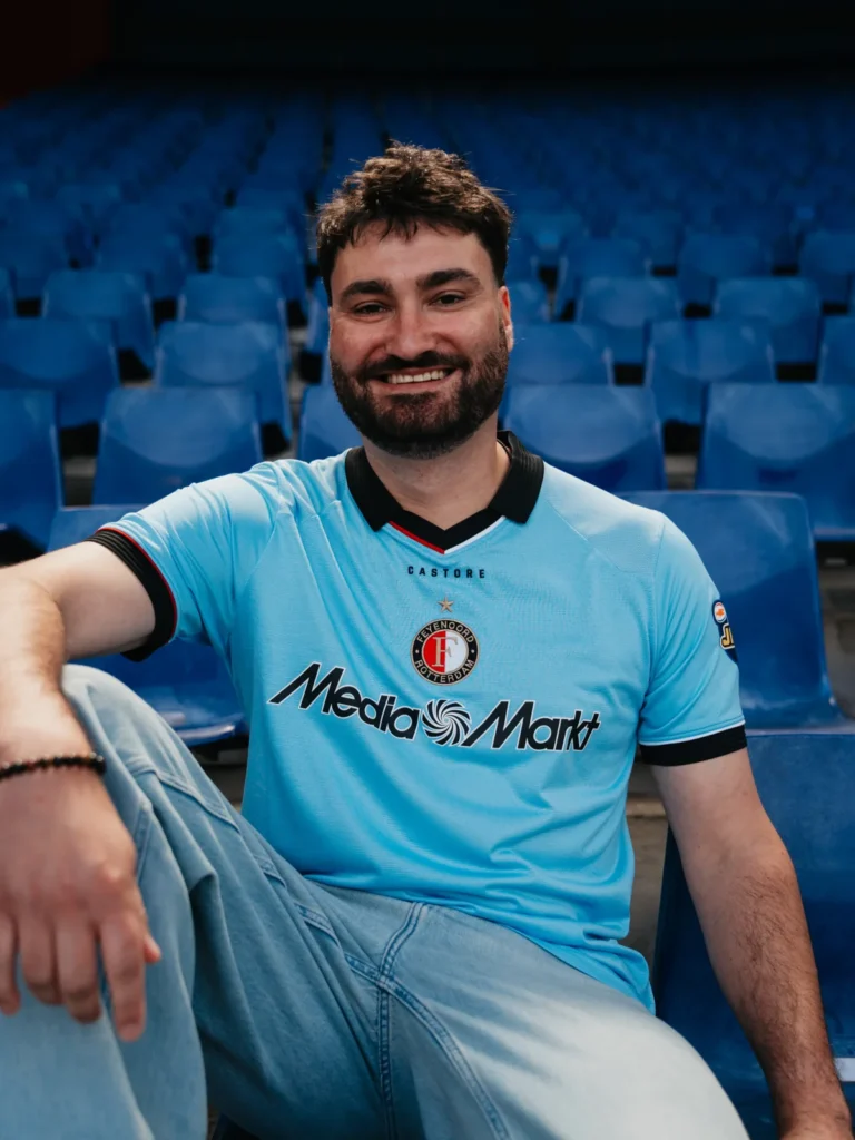 La camiseta visitante del Feyenoord 2026-2027 homenajea la Copa de la UEFA de 2002