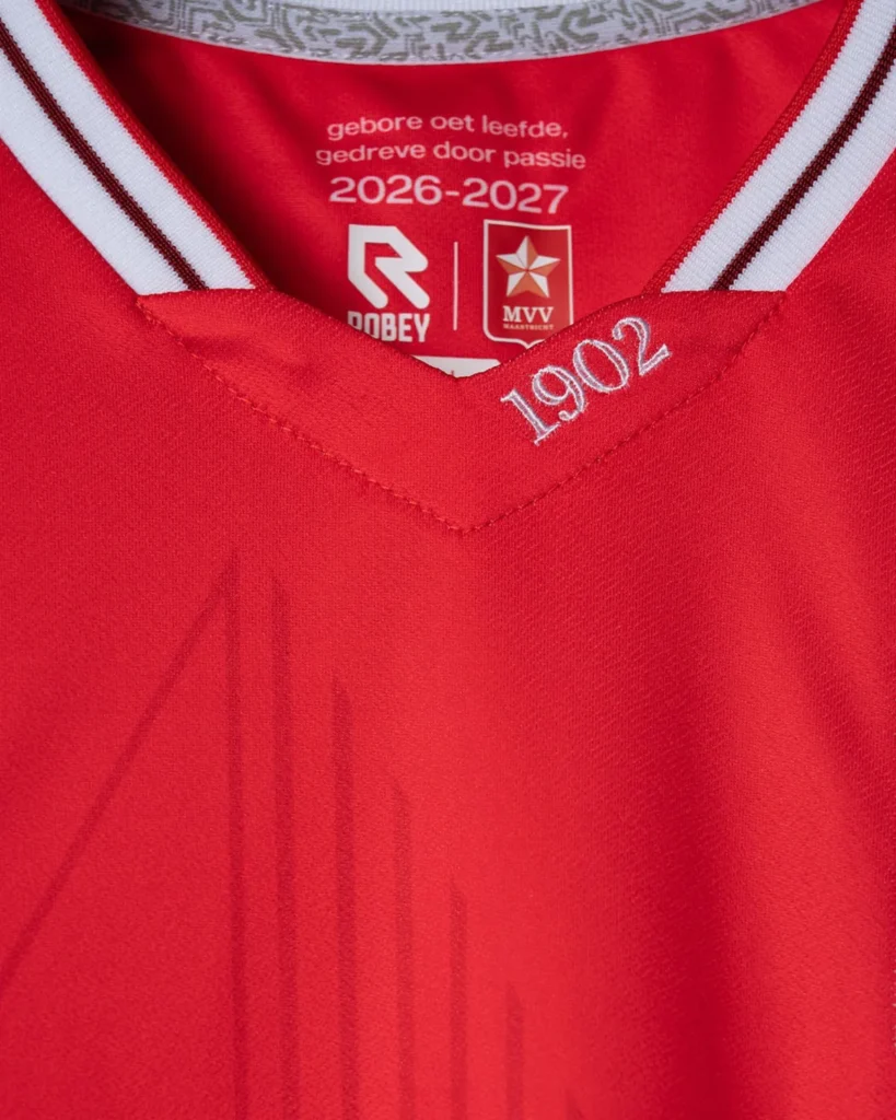 MVV Maastricht y Robey presentan sus camisetas 2026-2027: la estrella de la ciudad y un reptil prehistórico