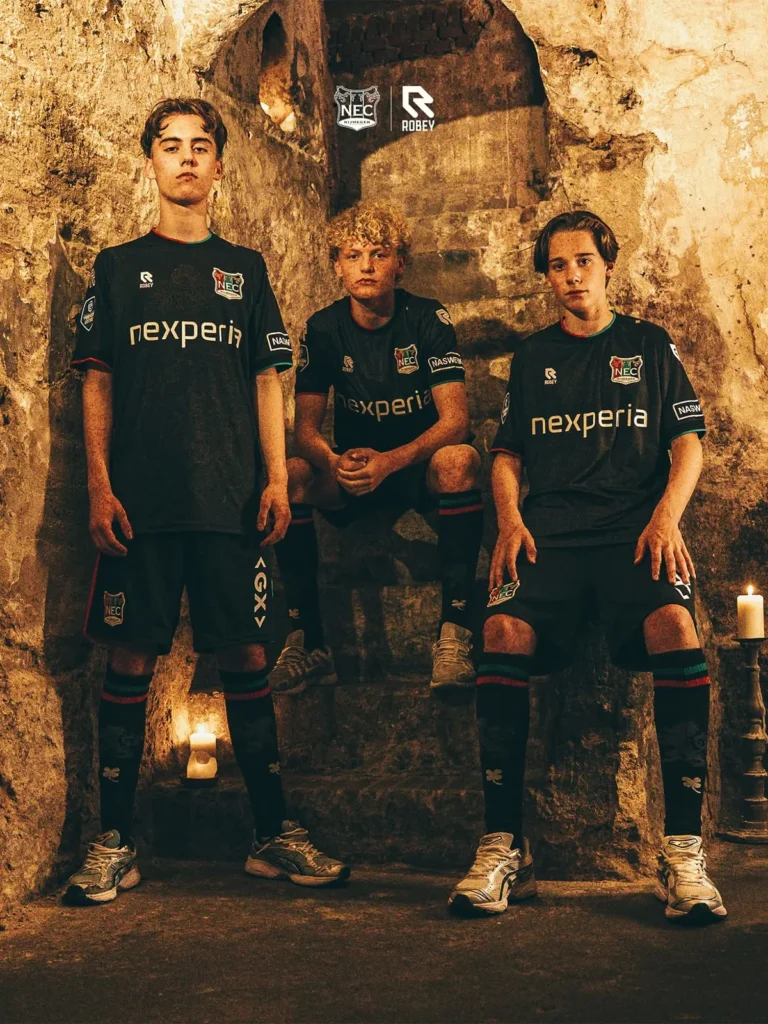 Grafitis, heráldica y un laberinto: el N.E.C. Nijmegen convierte sus camisetas 2026-2027 en arte