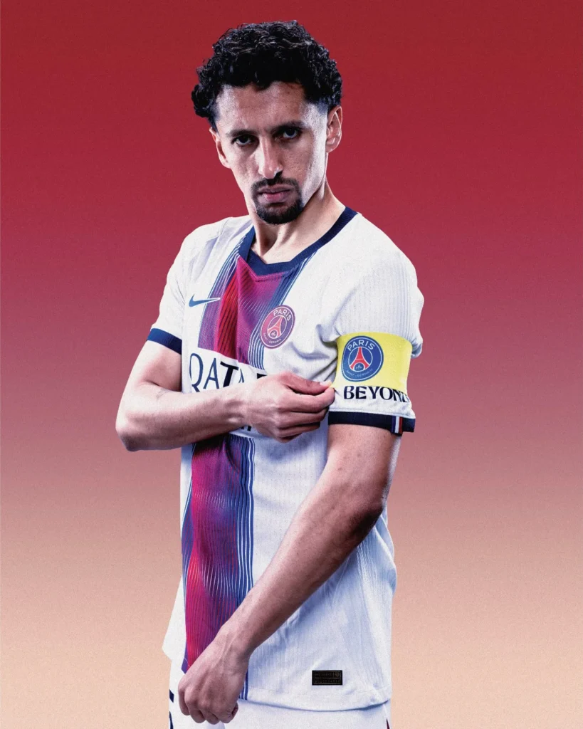 El PSG reinventa la franja Hechter en su camiseta visitante 2026-2027