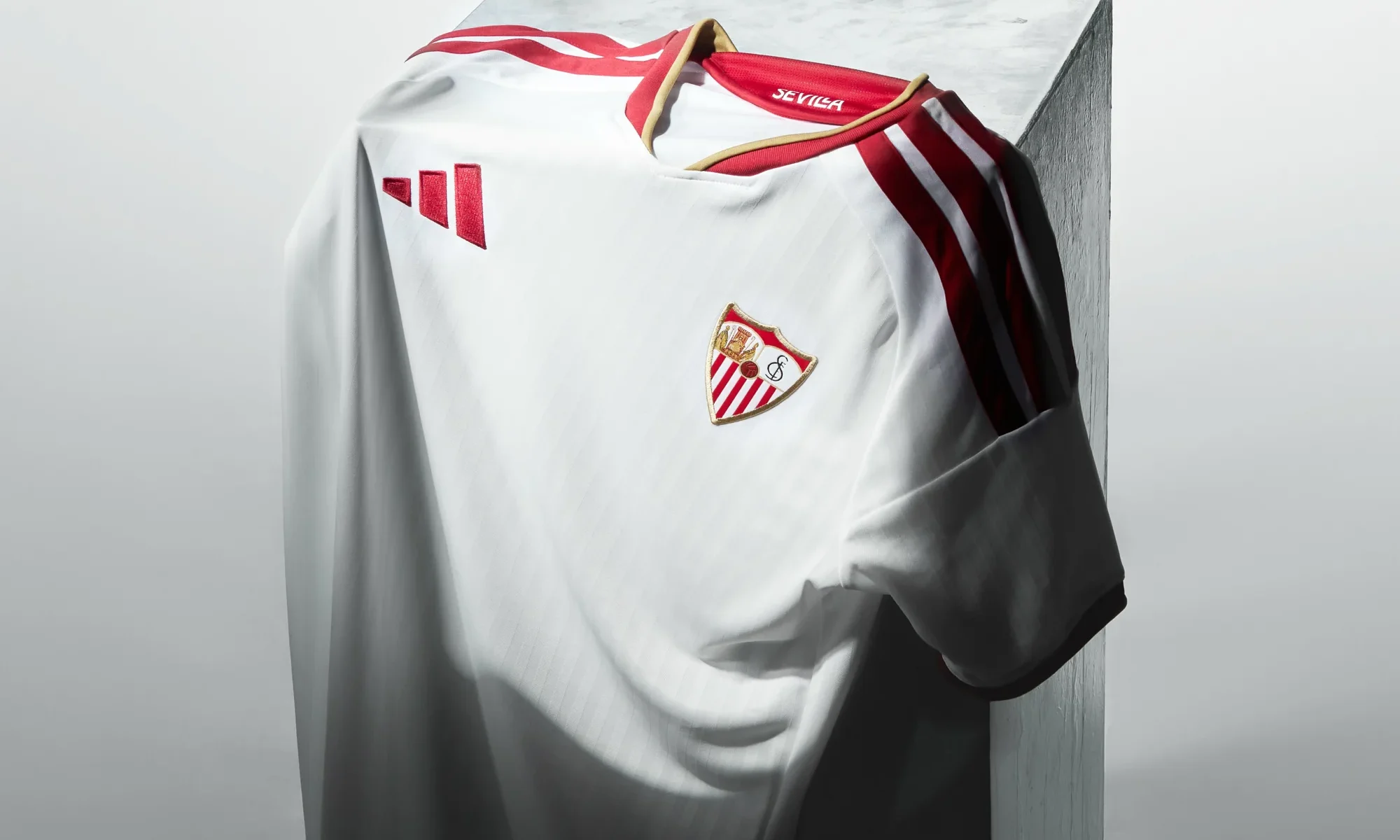 El Sevilla FC presenta sus camisetas 2026-2027 bajo el lema “Siempre con orgullo, Sevilla”