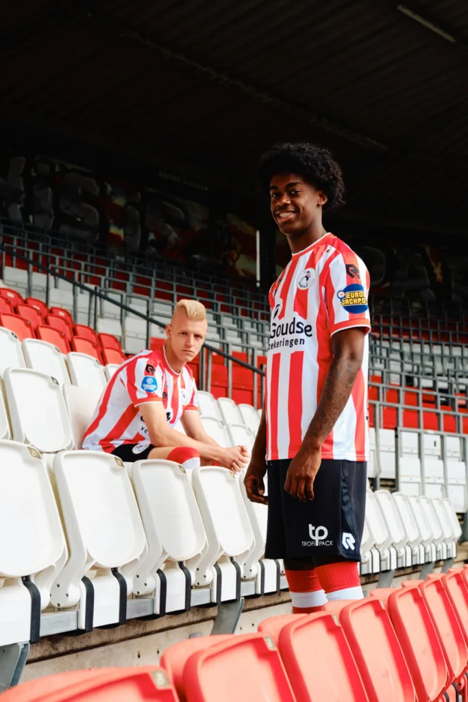 Sparta Rotterdam rinde homenaje a Het Kasteel con sus camisetas 2026-2027