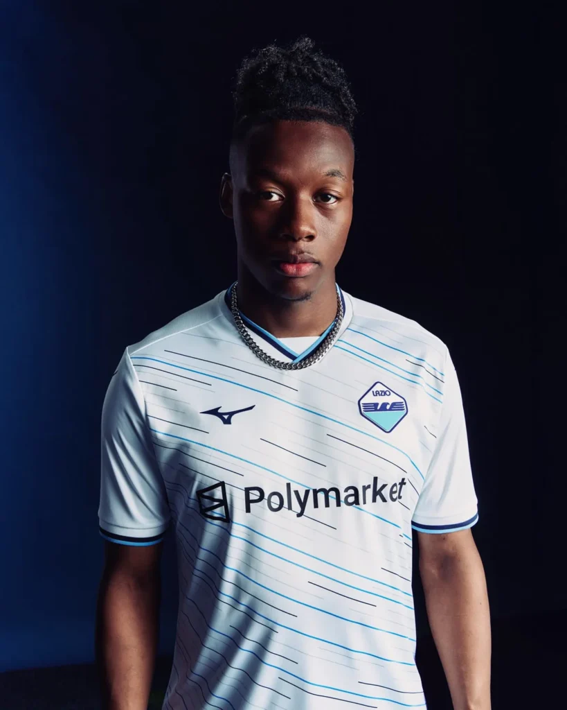 La Lazio presenta sus camisetas 2026-2027, un tributo a Roma y a sus clásicos retro