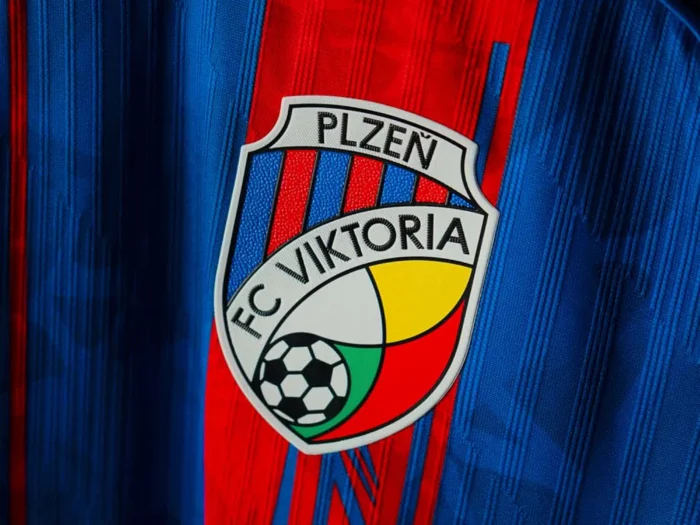 Bosques y campos de cultivo: el Viktoria Plzeň presenta sus camisetas Macron 2026-2027