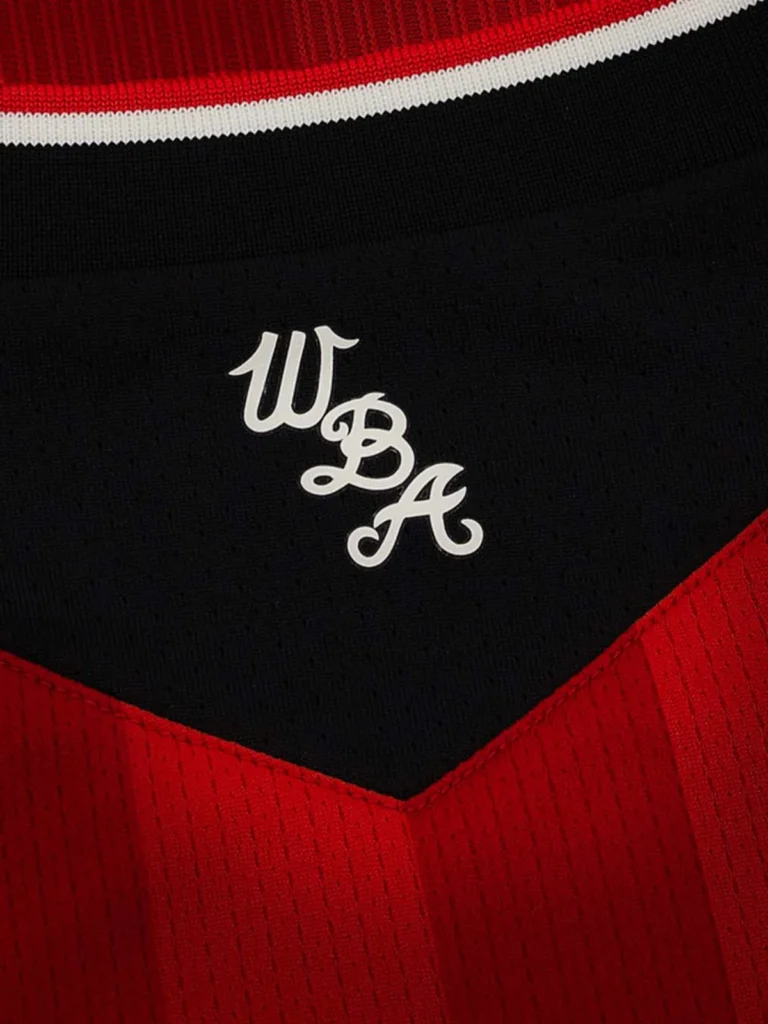 El West Bromwich Albion presenta sus camisetas 2026-2027 con un homenaje al Black Country