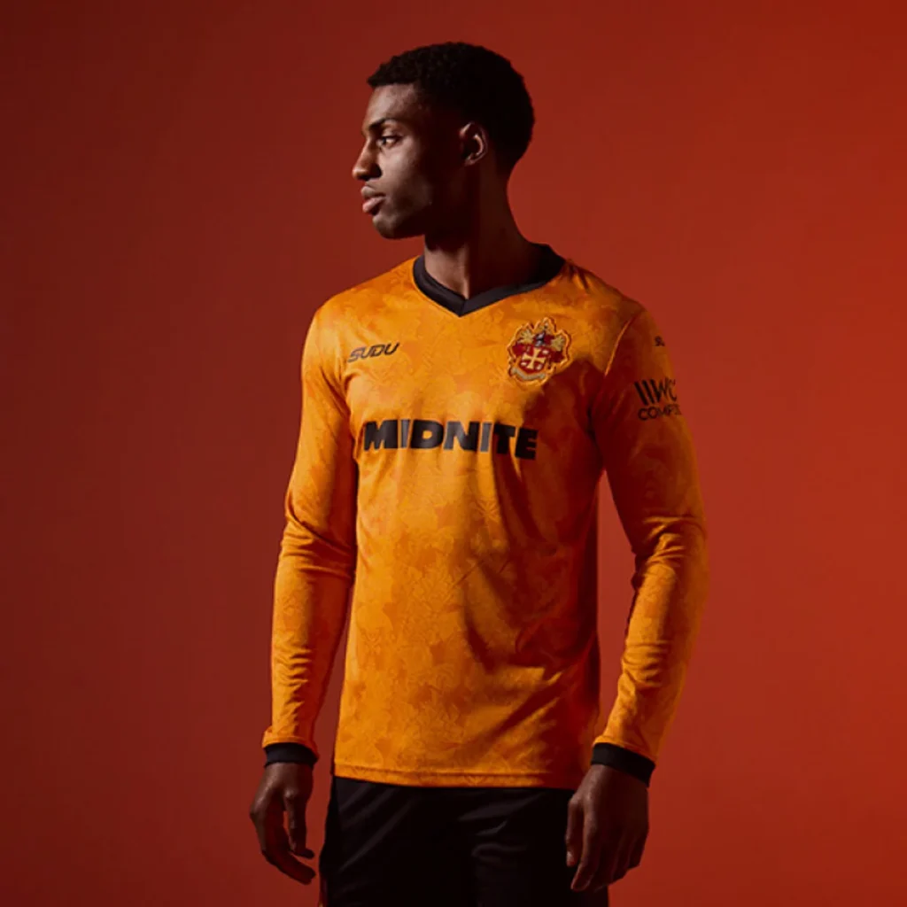 El Wolverhampton celebra 150 años con sus camisetas 2026-2027