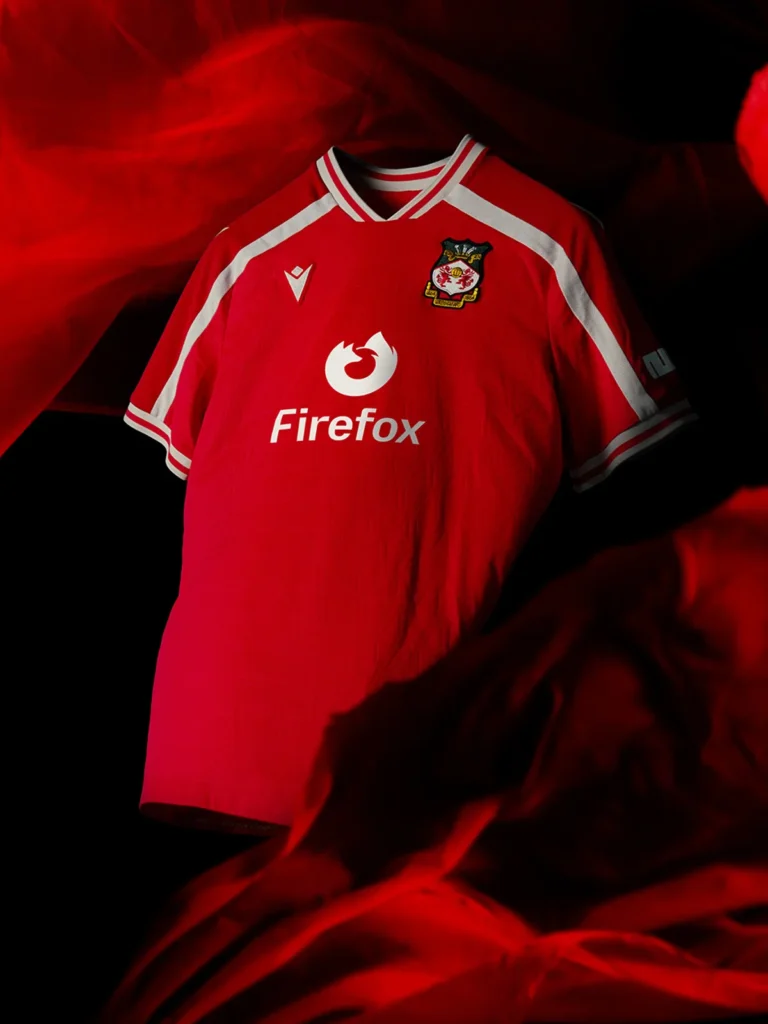 Las camisetas del Wrexham AFC 2026-2027 se inspiran en el Kop End y en las canteras de pizarra