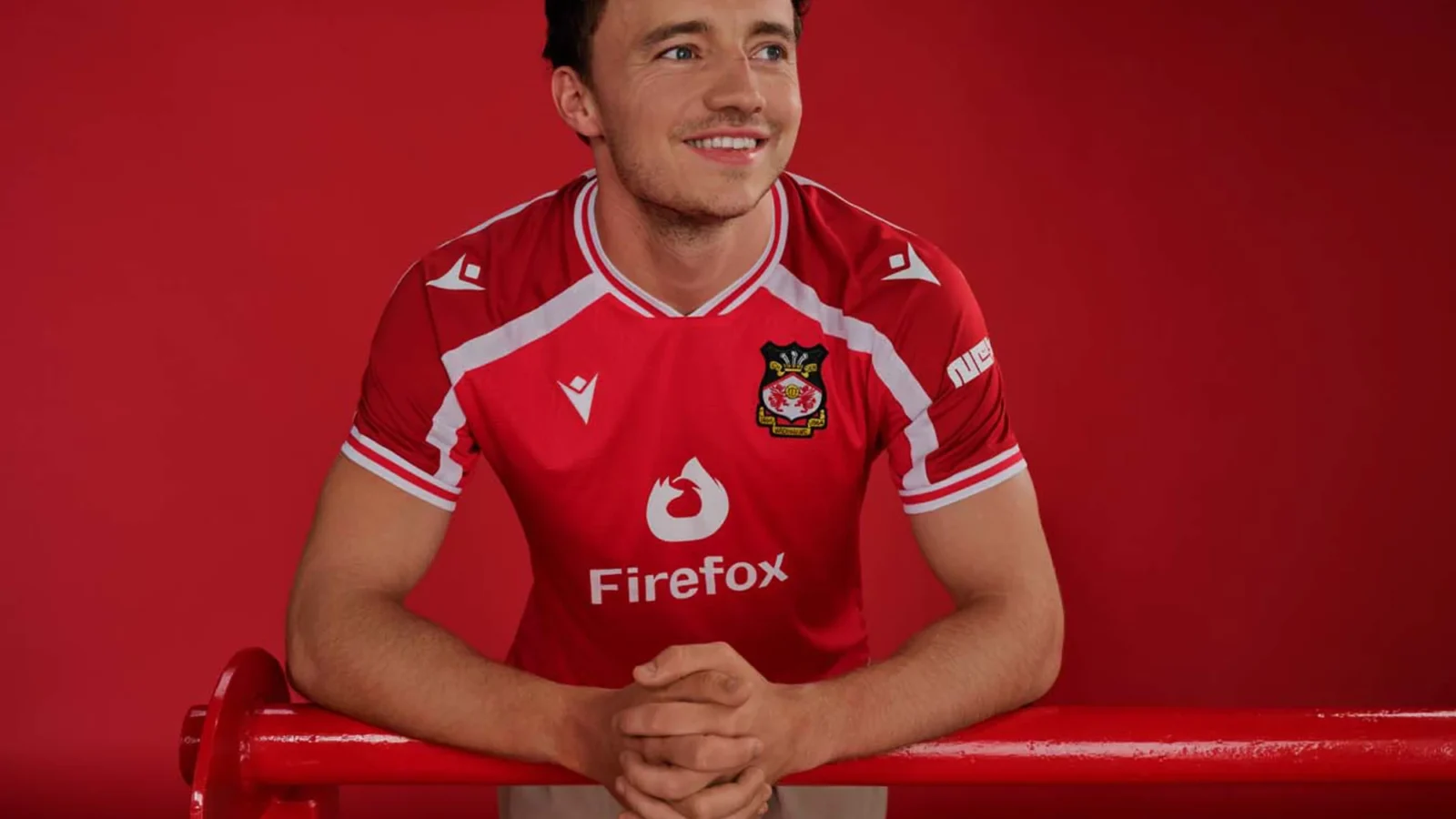 Las camisetas del Wrexham AFC 2026-2027 se inspiran en el Kop End y en las canteras de pizarra
